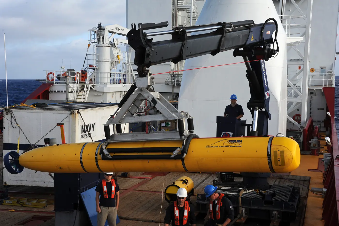 Public-domain U.S. Navy image showing the Bluefin-21 prepared for deployment.